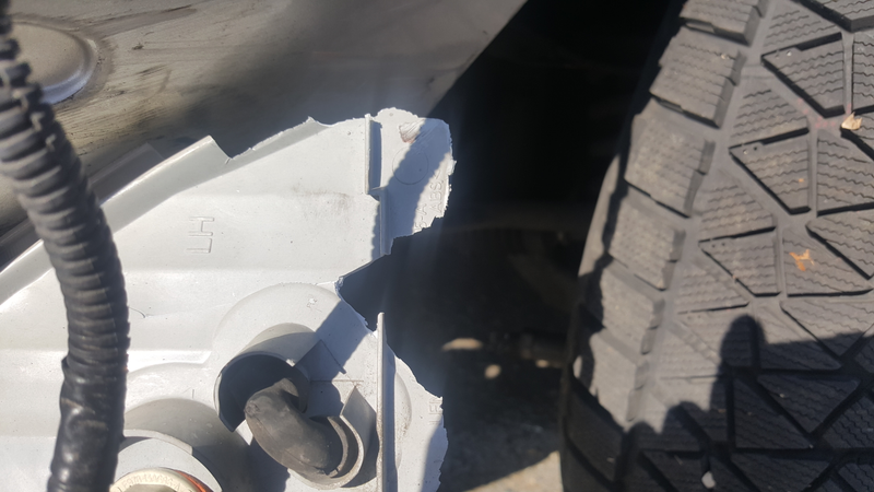 If you look closely, you can see the busted tie rod that’s out of focus. I don’t know why my camera decided to look at the busted light fixture.